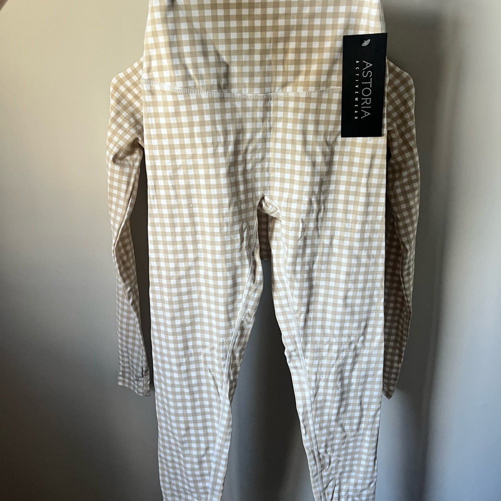 NWT Astoria Activewear Beige Checkered SET #20 - Picture 3 of 4
